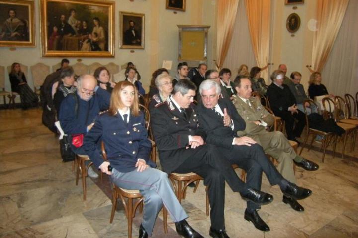 Modena, il pubblico e le autorità alla conferenza
